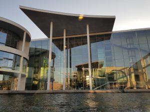 Boat trip Government Buildings © Rainer Sodtke